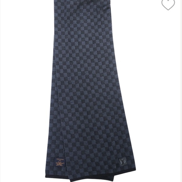Louis Vuitton Petit Damier Graphite LV Logo
Wool Scarf - Picture 15 of 15